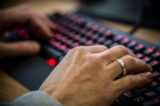 Operating_a_Computer_Keyboard_MOD_45158109